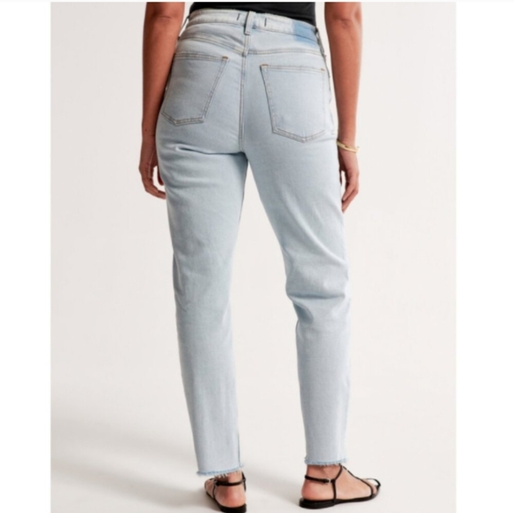 ABERCROMBIE & FITCH Women's '80s Curve Love High Rise Mom Jeans Size 26 - Picture 2 of 4